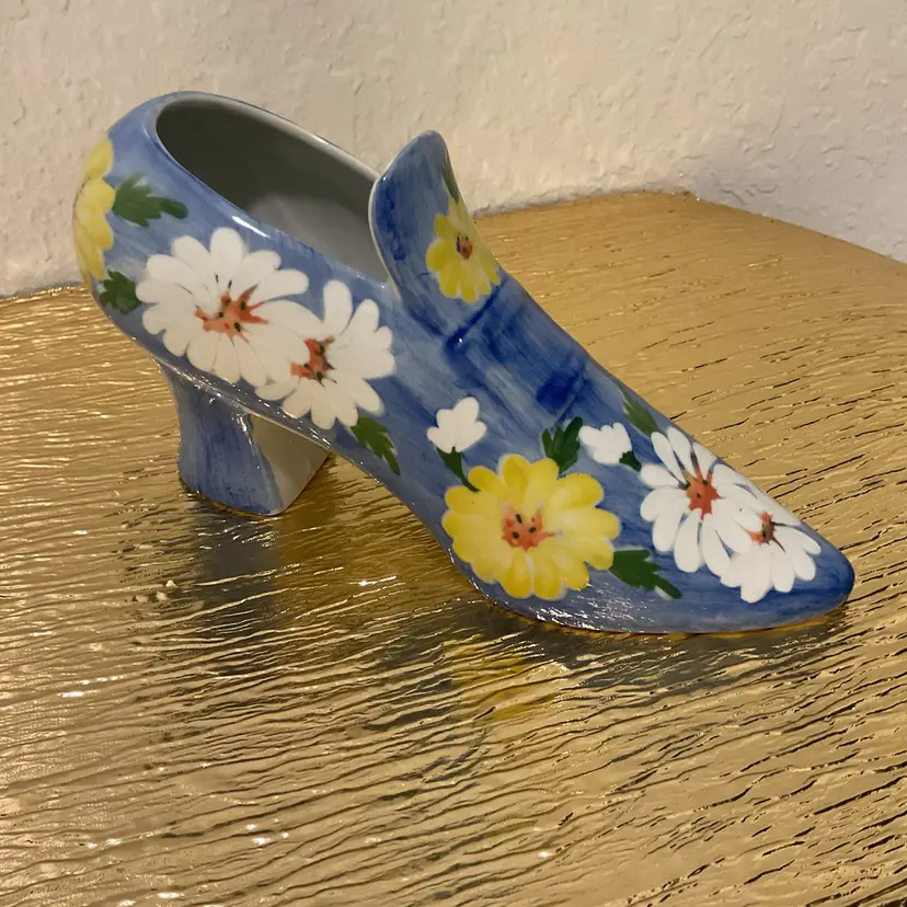 🎉Ceramic Shoe Vase - Blue Painted With Daisies