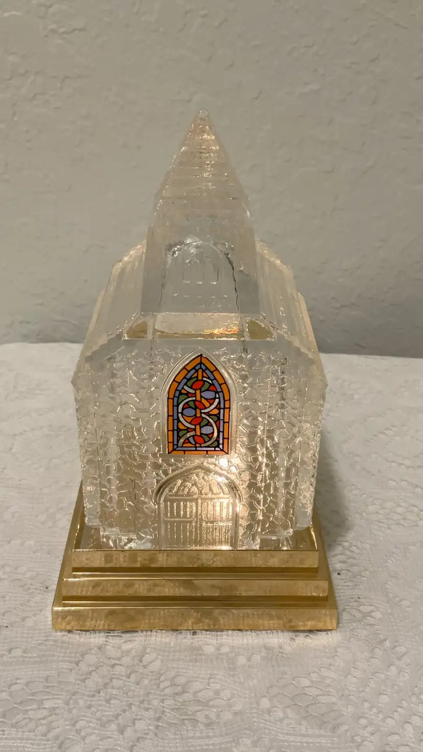 🎄1990s Avon Silent Night Crystal Church
