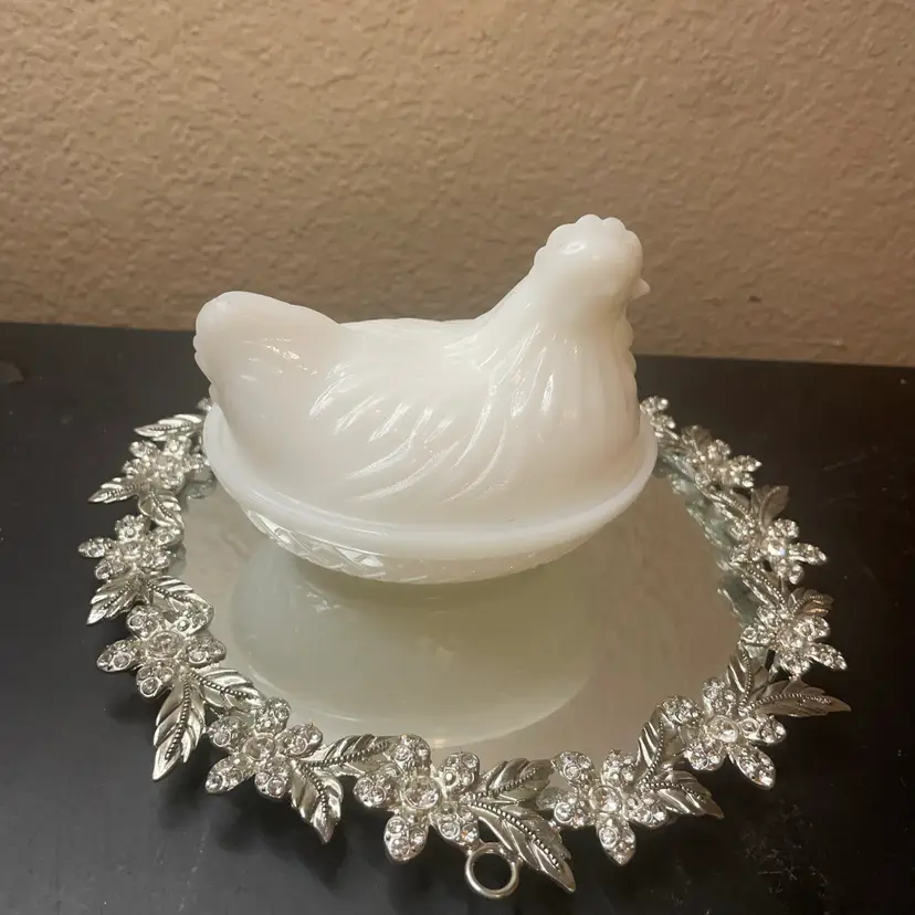Excellent Hazel Atlas Milk Glass Nesting Hen