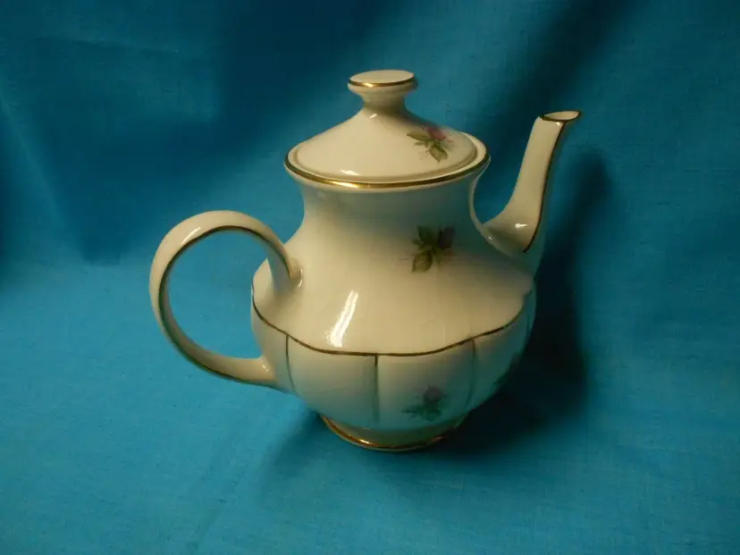 Vtg Arthur Wood & Son Staffordshire England Ironstone 1 qt teapot with Floral Design 5585 READ