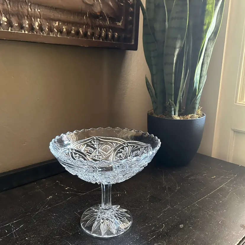 Vintage Crystal Compote Bowl – Elegant Pedestal Candy Dish, Scalloped Rim