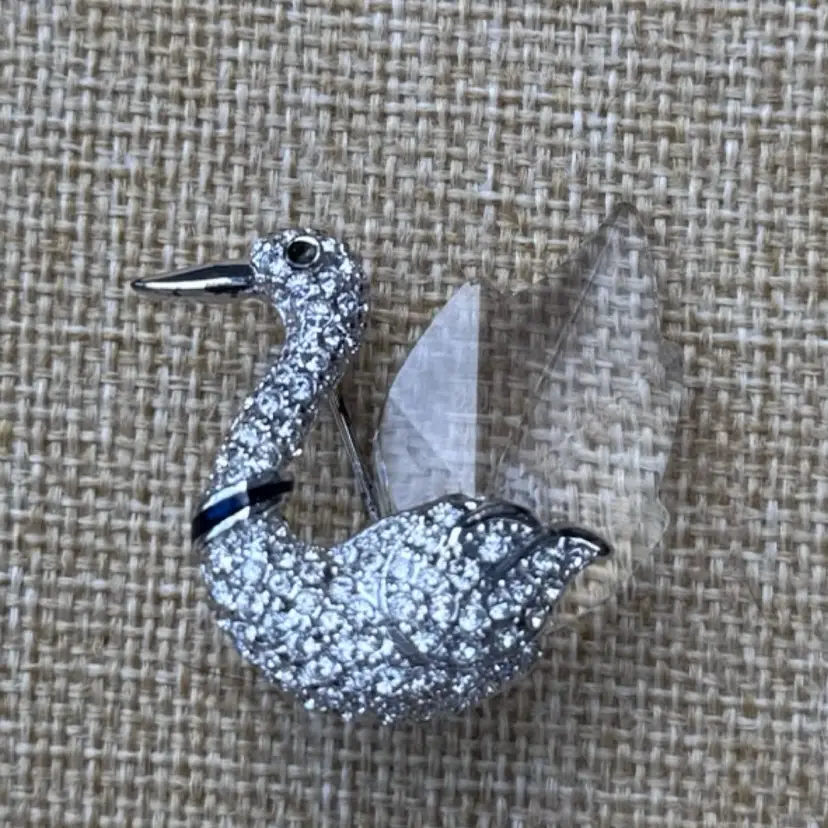 Vintage 1.25” Glass And Rhinestone Swan Brooch