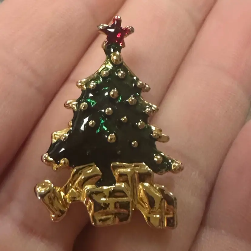 Good Tone Enamel Small Christmas Tree Pin