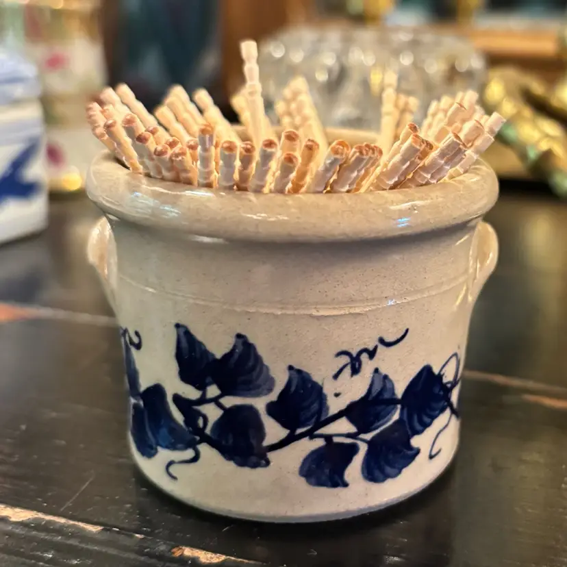 Mini crock w/Blueberry Vine