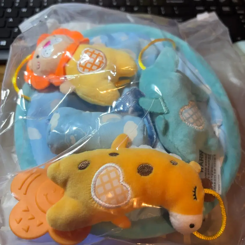 This Mami & Beby brand mobile is a hanging toy Msrp $15