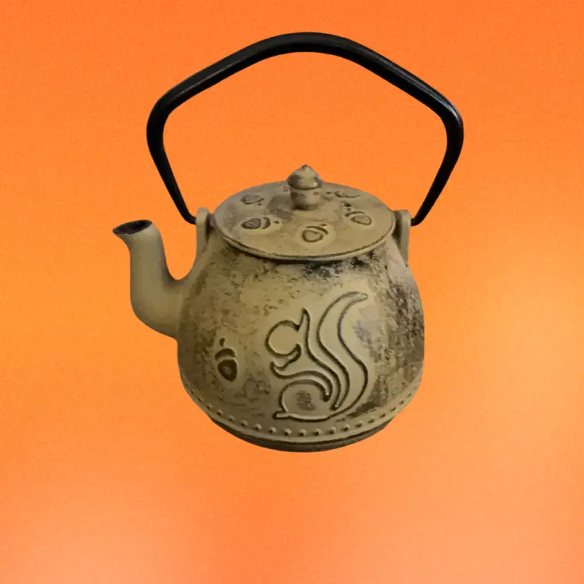 Cast Iron Squirrel Teapot 6” Tall To Acorn Knob.