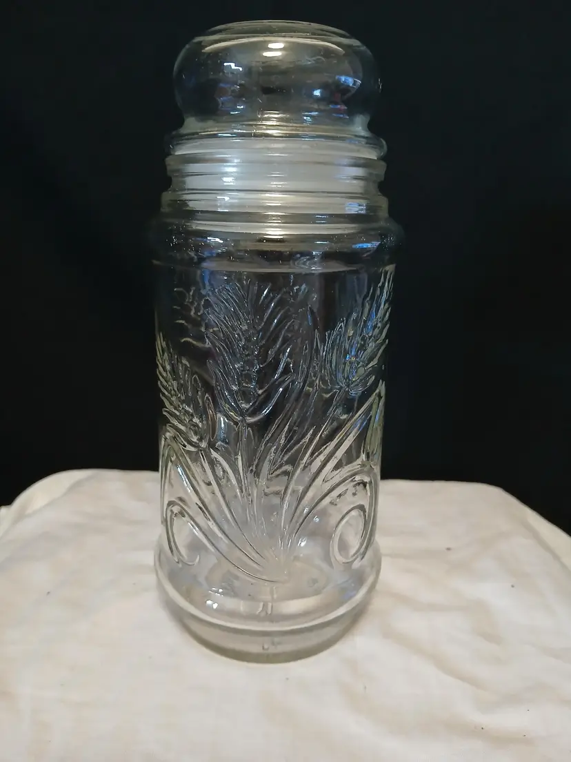 Vintage 1982 Planters Peanuts Clear Glass Jar with Lid Wheat 8.5”