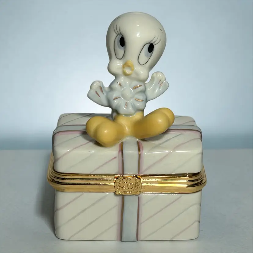 Lenox Treasures Wrapped With Love Tweety Bird Treasure Trinket Box Porcelain
