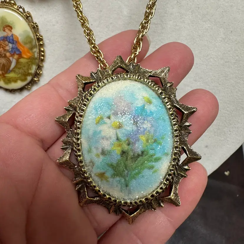 Gold Tone Floral Necklace/pendant Drop 11”