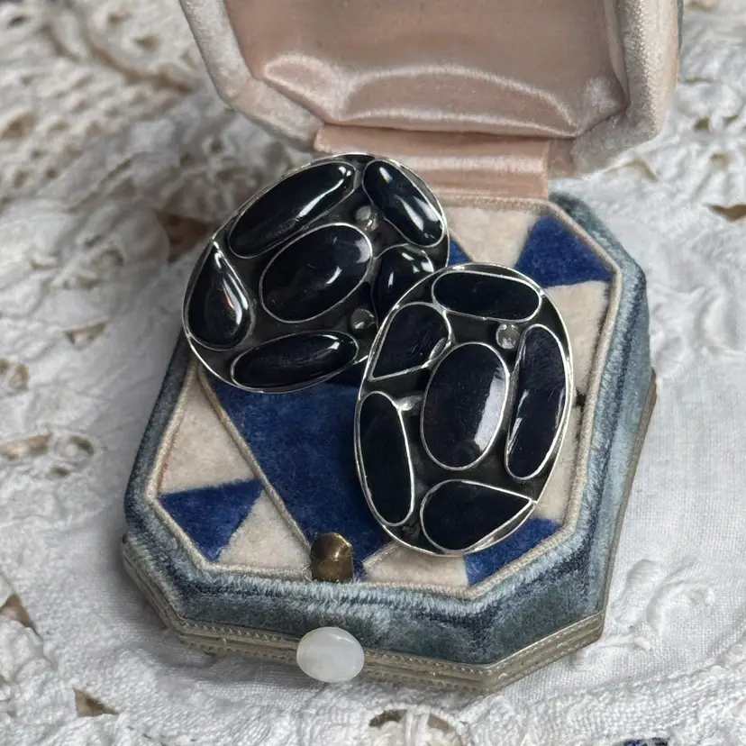 Sterling silver black pebbled pierced earrings 13.3 gtw