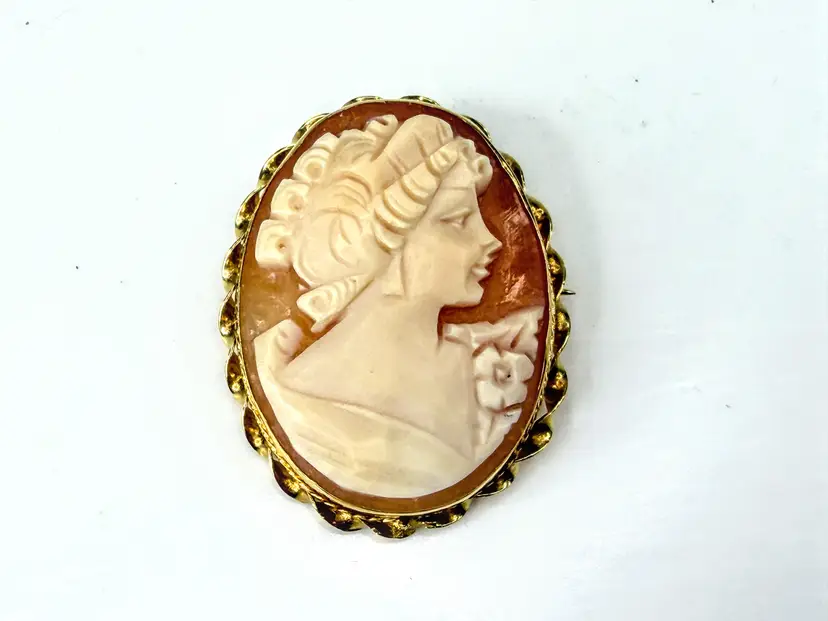 Antique Victorian Shell Cameo Brooch Tested 16-17K Gold Floral Frame 5.1g JR2036