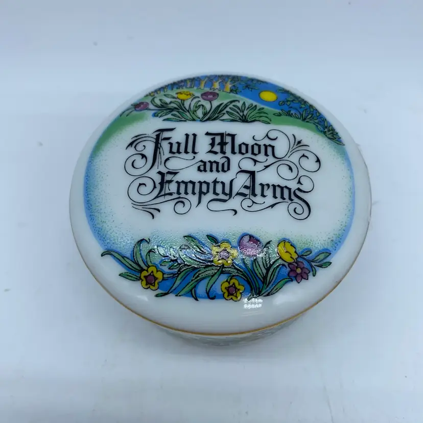 #4118 Vintage porcelain music box lid with "Full Moon and Empty Arms" theme.