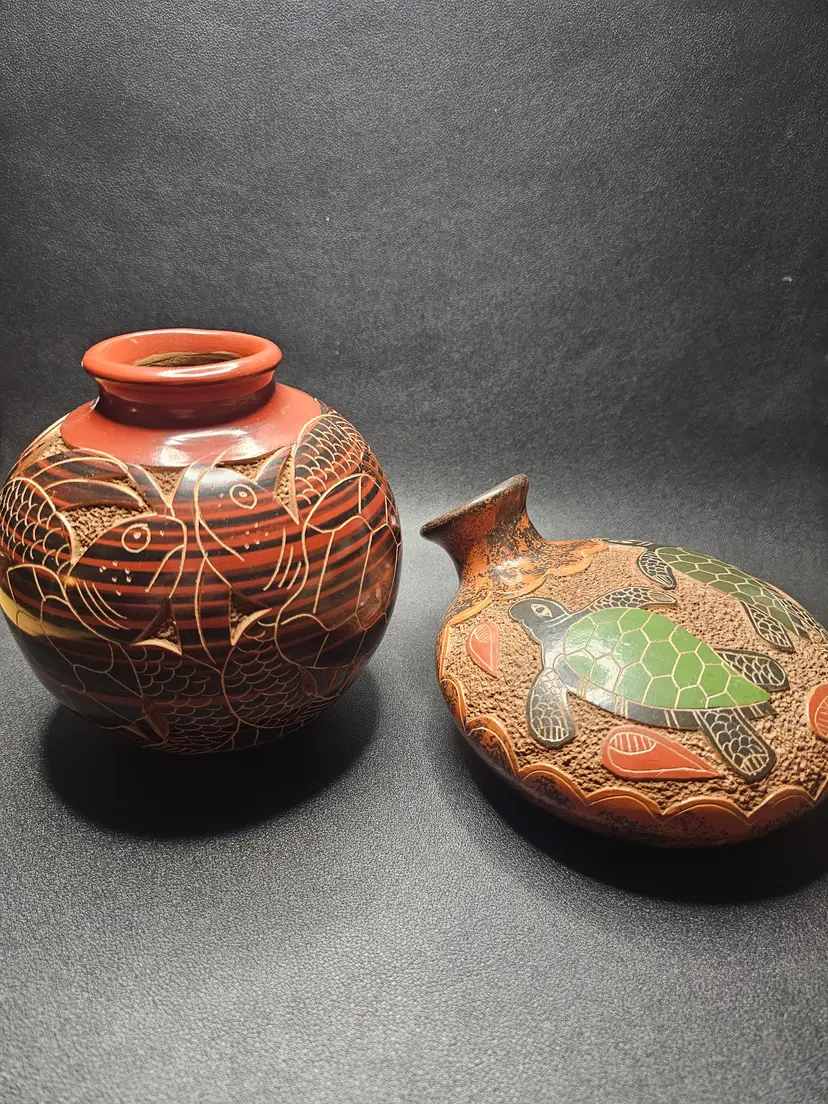 Pair of Hand Carved Nicaraguan Folk Art Pottery Vases Sea Turtles Signed/Unsigned