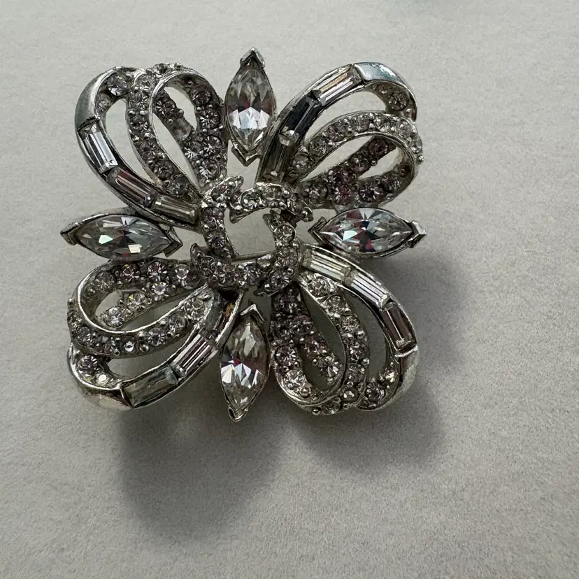 1950’s Vintage Signed “PELL” Brooch. Stunning Rhinestones.