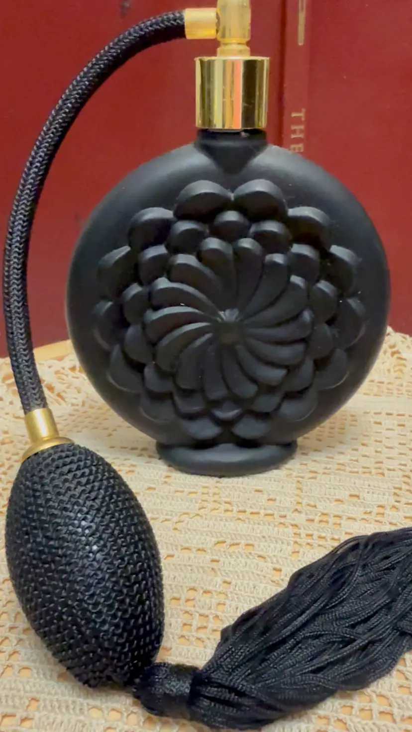 🐞Vtg Irice Black Satin Glass Perfume Atomizer Bottle Dahlia Flower Pattern 5 3/4x3.5”