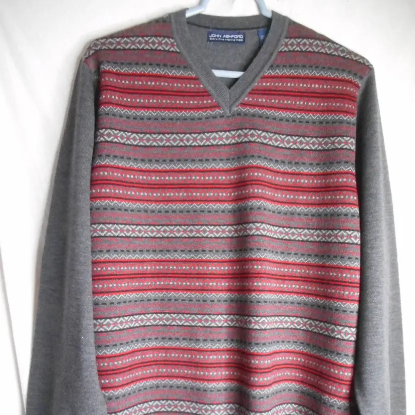 Red Grey Charcoal100% extra fine merino wool V-neck Sweater Sz M Nordic pattern
