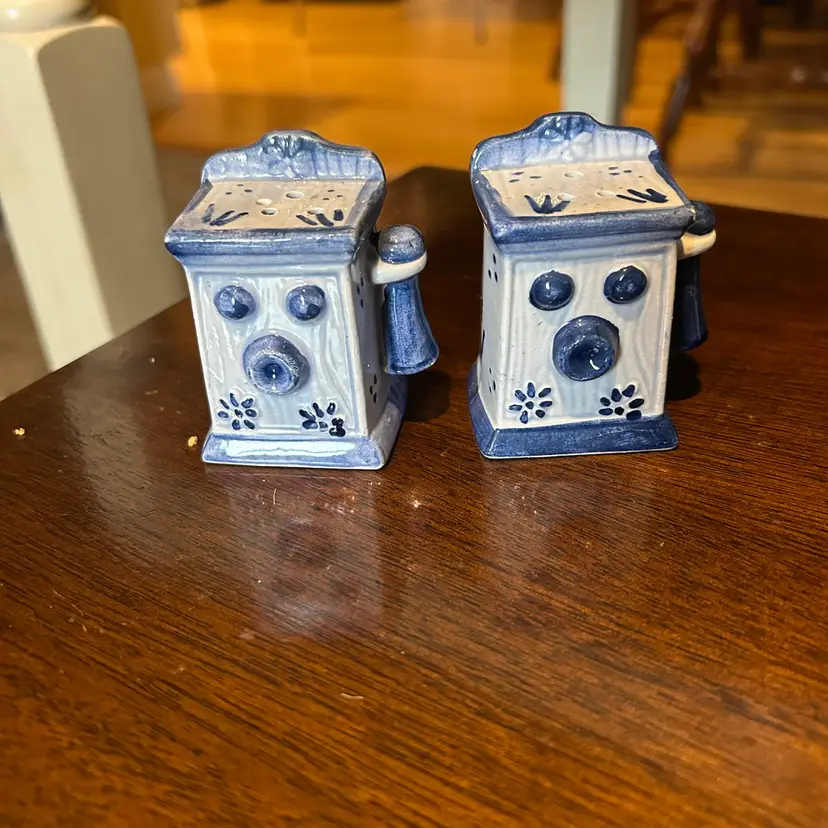 Vintage Phone Shakers