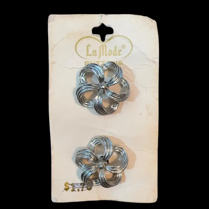 Vintage La Mode Silver-Tone Flower Buttons – Original Card – 7/8”