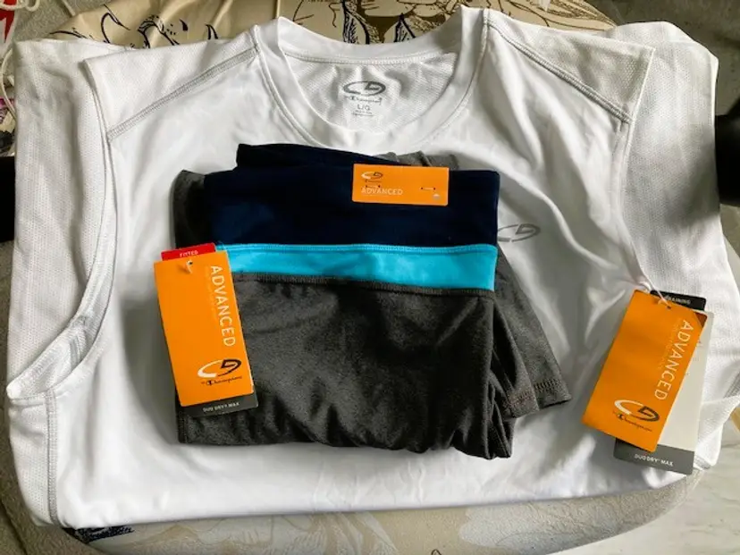 NWT Champion 2 pc Workout Capri Length & Sleeveless Top Woman: L