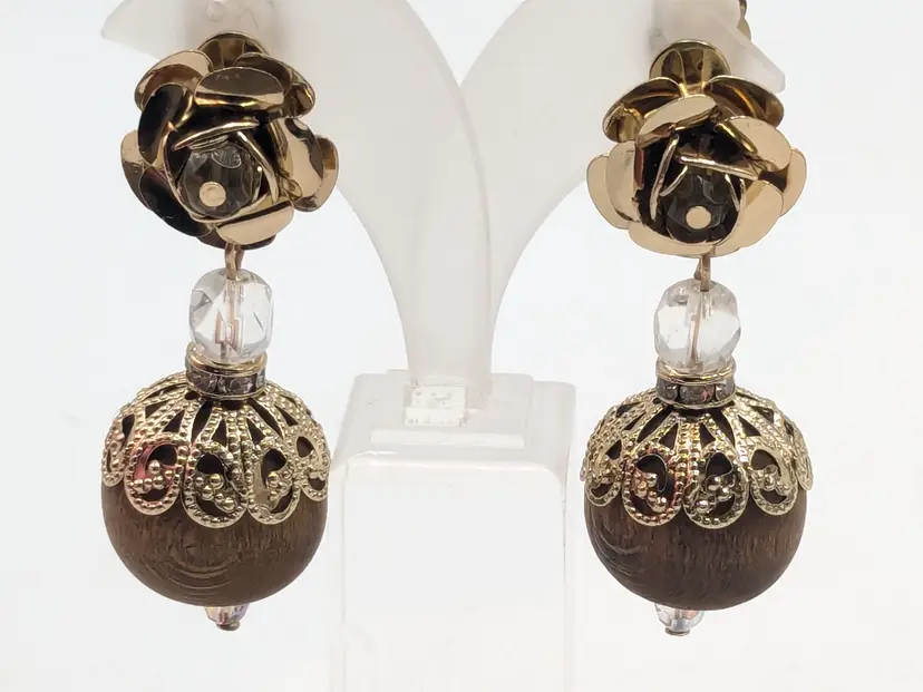 Vintage Henri Bendel Gold Tone Filigree Flower Wood Dangle Earrings NOS