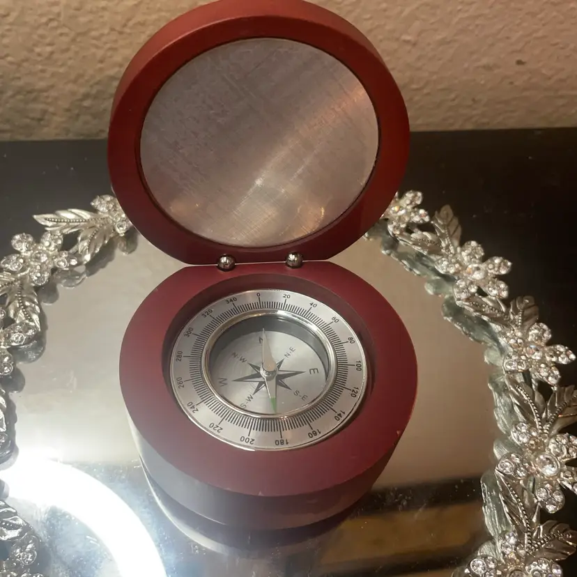 Bey-Berk SQ645T Compass in Rosewood Finished Hinged Box, which is a decorative magnetic compass housed in a round, polished rosewood-finished wooden box with an interior lid plate