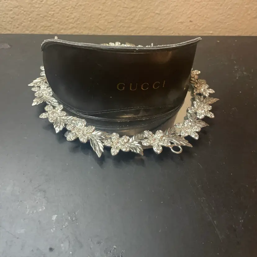 PRELOVED black synthetic leather Gucci Sunglasses Case with a flip-top closure and a gold embossed "GUCCI" logo