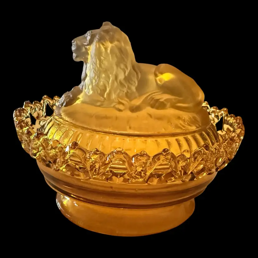 Imperial Glass Nesting Lion On Nest Honey Amber 7.5”