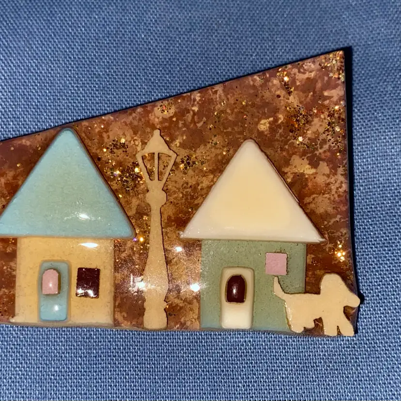 #02 Lucinda Pin Brooch Brown W/dog