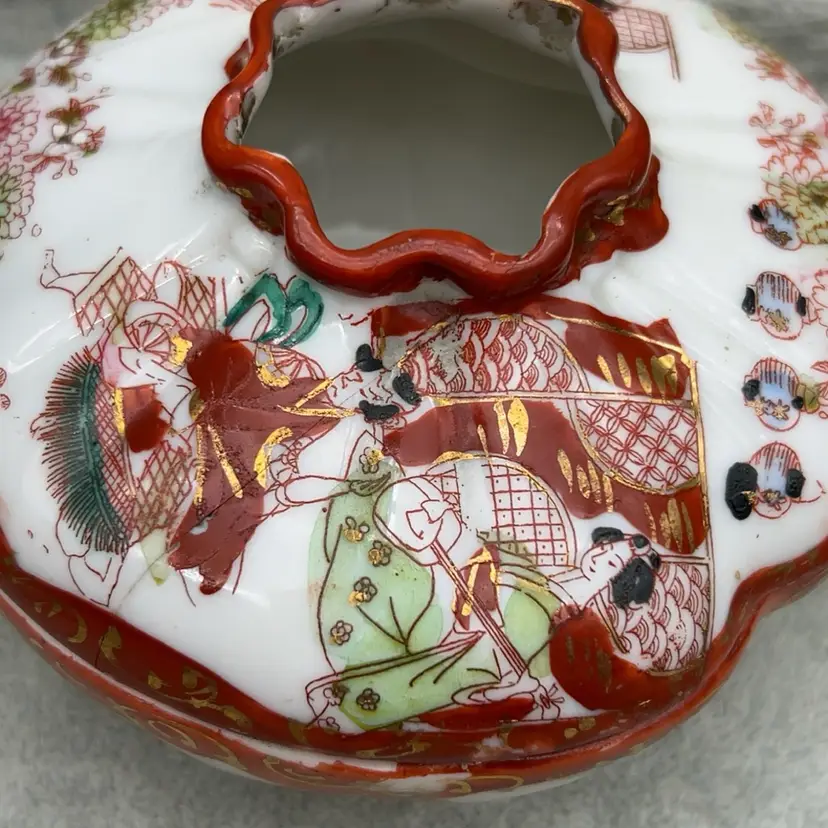 #01 Japanese Kutani Style Porcelain Covered Bowl / Incense Burner 4.5” – See Description for Condition Issue