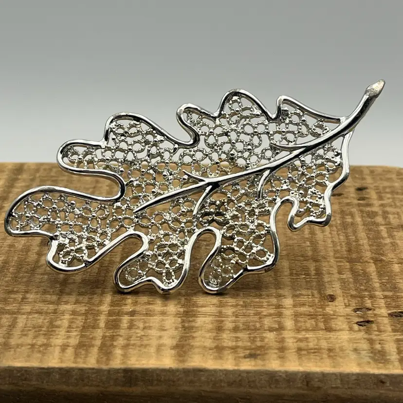 Sarah Coventry Silver Tone Oak Leaf Brooch