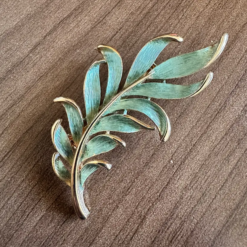 JJ Brooch Teal Colored Leaf Gold-Tone