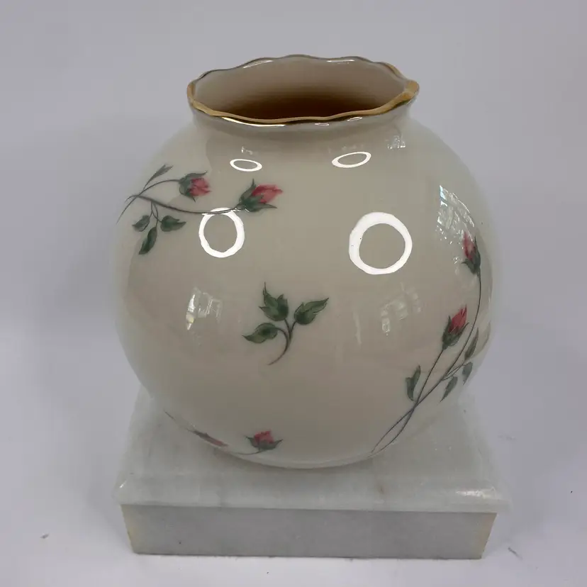 Lenox Rose Manor 24K Gold Globe Vase