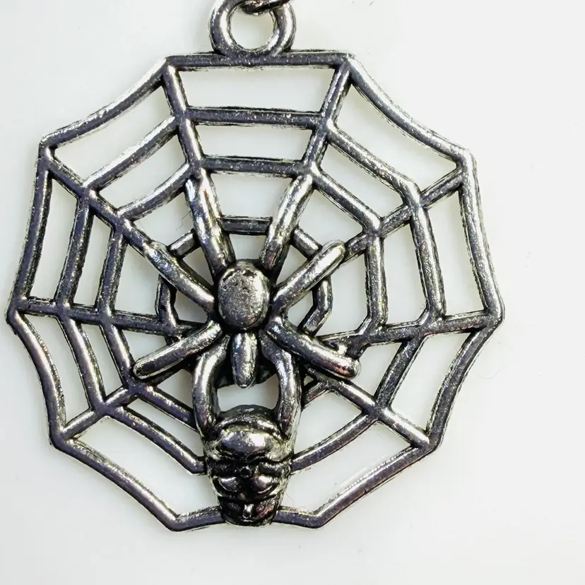 Silver Tone Spider & Web Pendant on a 18” Link Chain -