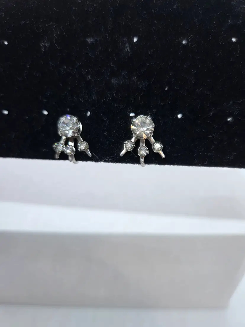 Vintage Art Deco Clear Rhinestone Earrings Set in Silvertone Metal with a Screw Back Closure