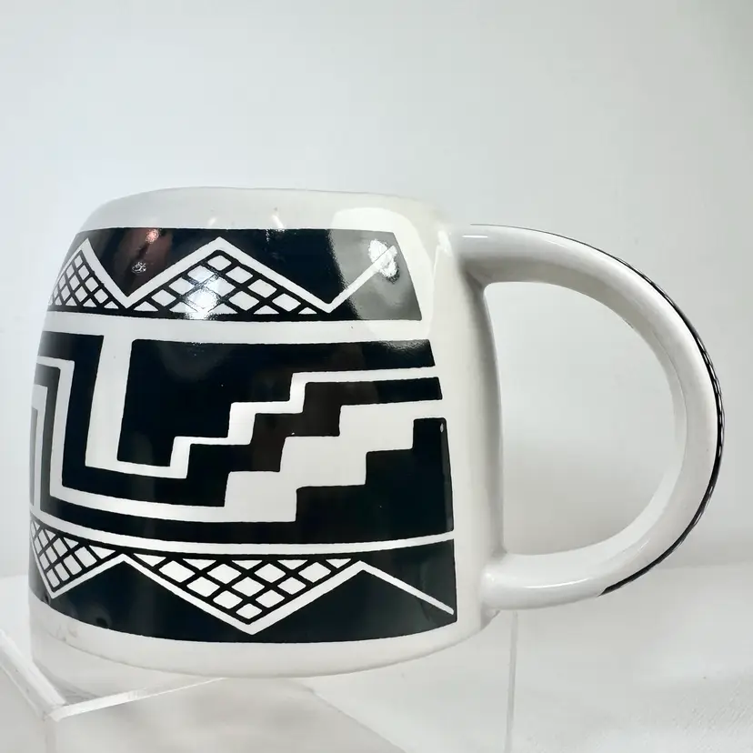 The Treasure Chest 1998 Native American Mesa Verde Cliff Dweller Coffee Mug