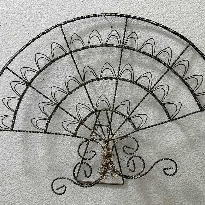Wired Scrolled Wall Hanging Free Standing Easel Fan Floral Picture Card Clips