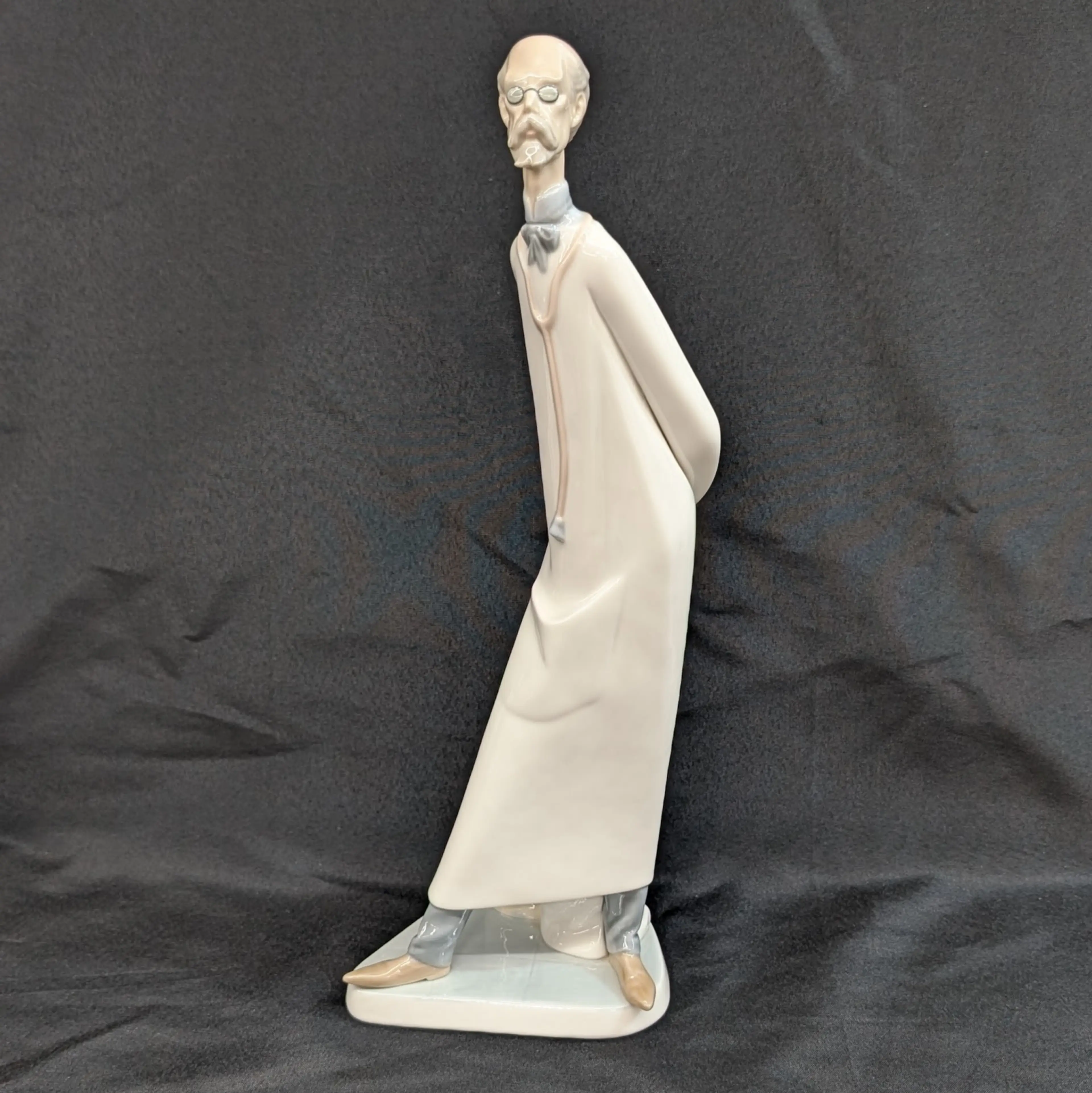 Image 2 of 10