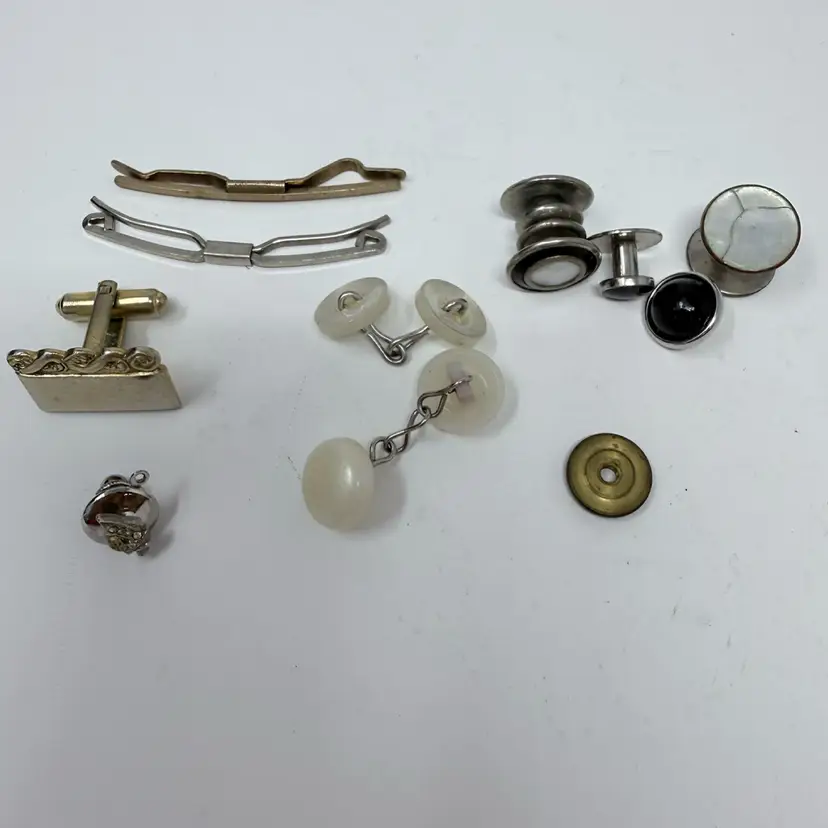 Lot Of Vintage Unmatched Men’s Accessories