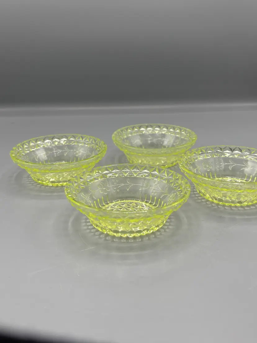 Vintage Vaseline glass berry bowl set