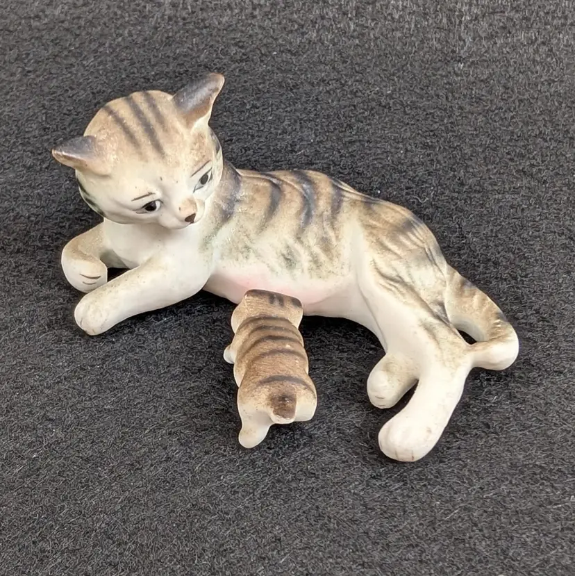 Vintage Miniature Bone China Cat Family Figurines Striped Tabby Mom Kitten Japan