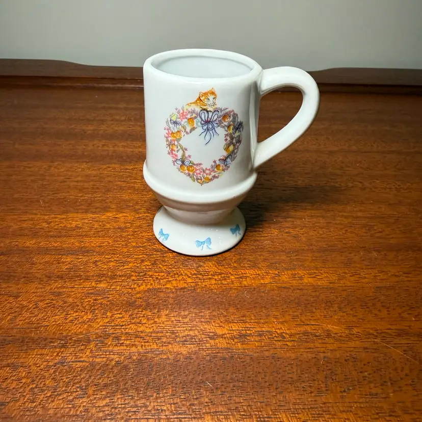 Cat & Floral Heart Pedestal Mini Mug