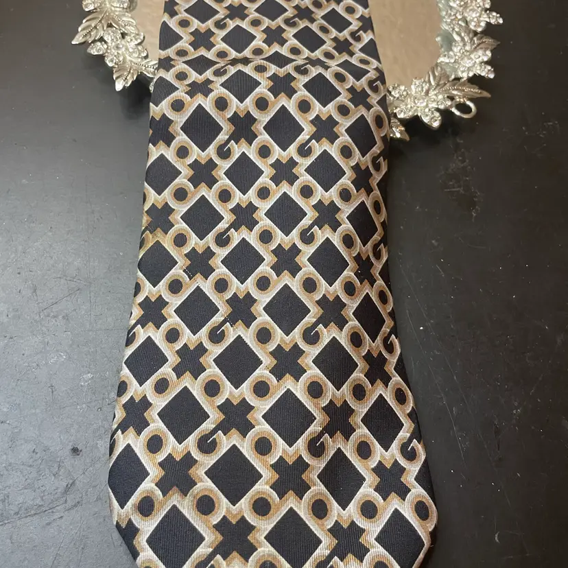 NEW Gucci 100% Silk Made In Italy Men Tie