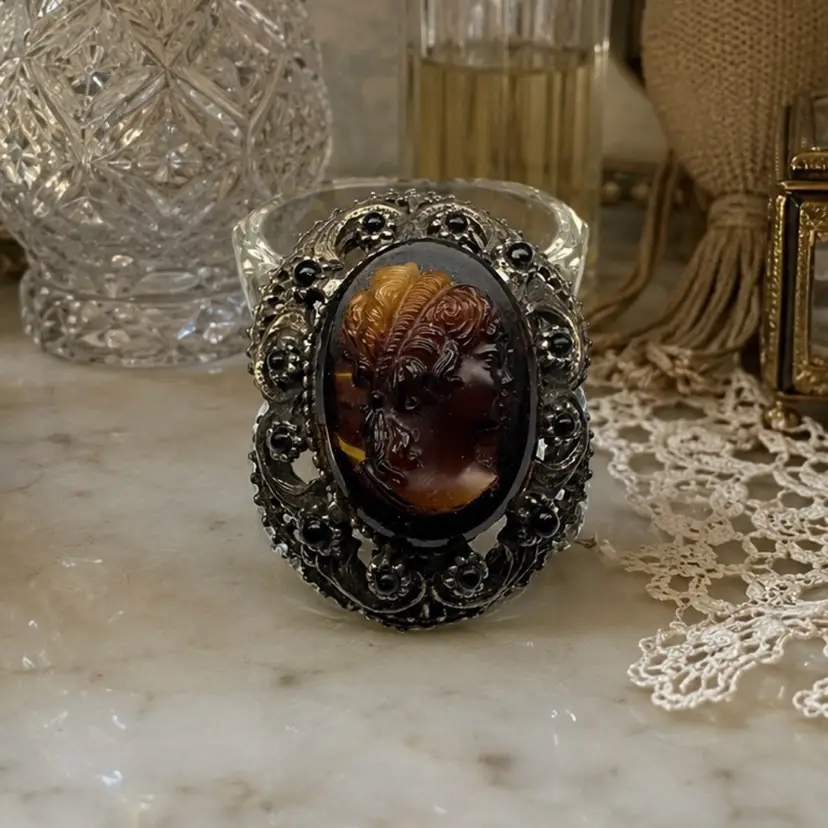 Vintage 1950's Victorian Glass Cameo Lady Brooch