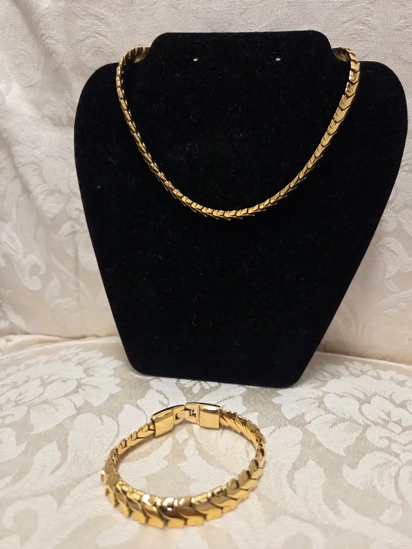 Vintage Rancroft of London Gold Tone Herringbone Chain Necklace and Bracelet Set in Original Display Box