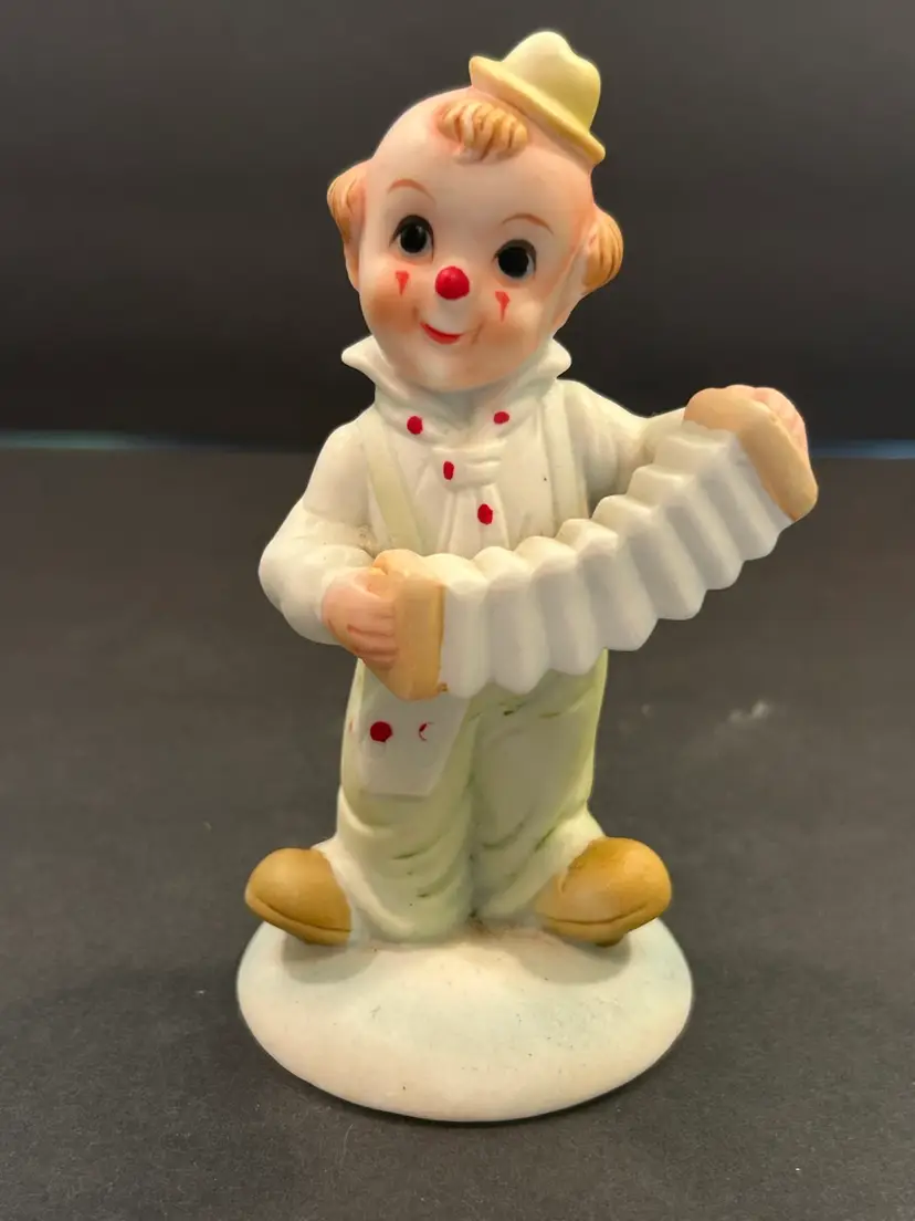 Vintage Artmark Accordion Clown Figurine • 4–5”