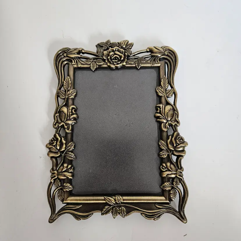 Vintage Ornate Gold Tone Metal Photo Frame MCM 3.5x5" Hanging Only