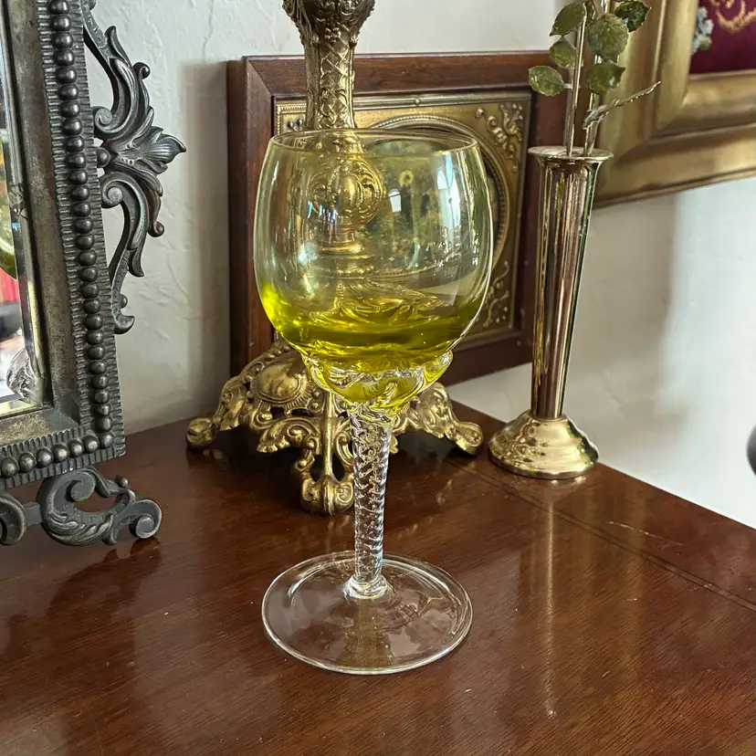🐇Vintage Sasaki Coronation Citron Yellow Crystal Twisted Cordial Glass