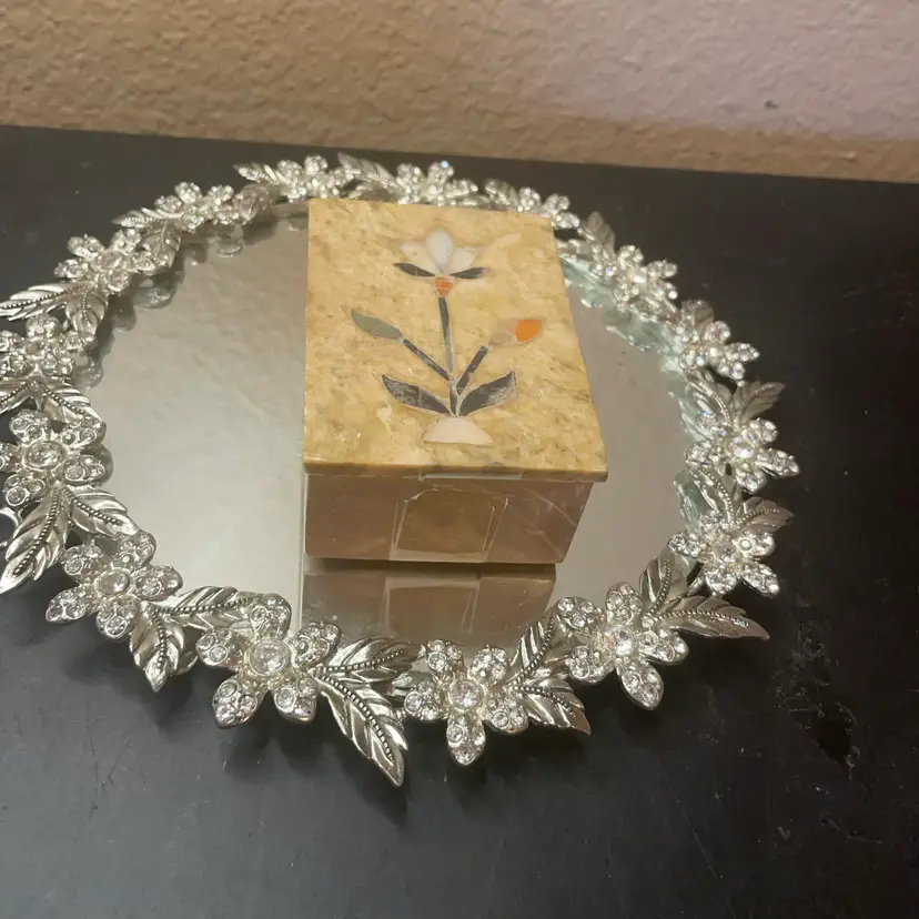 Gorgeous Marble w/ Mother of Pearl Inlay 4” Box