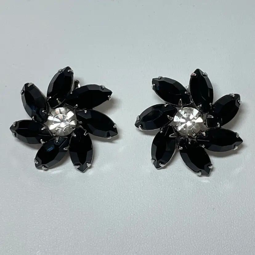 #19 - Black Glass Prong Set Clear Rhinestone Center Pinwheel Clip On Earrings