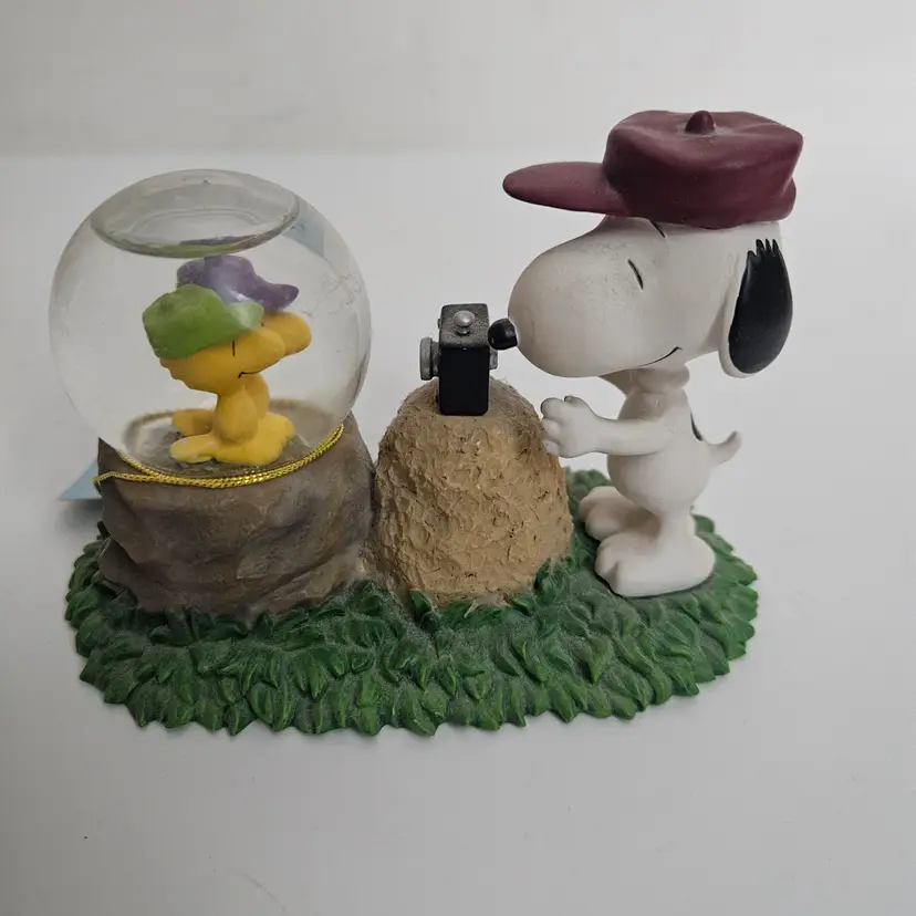 Snoopy & Woodstock Glass Snow Globe Photographer Figure Westland Giftware #8232